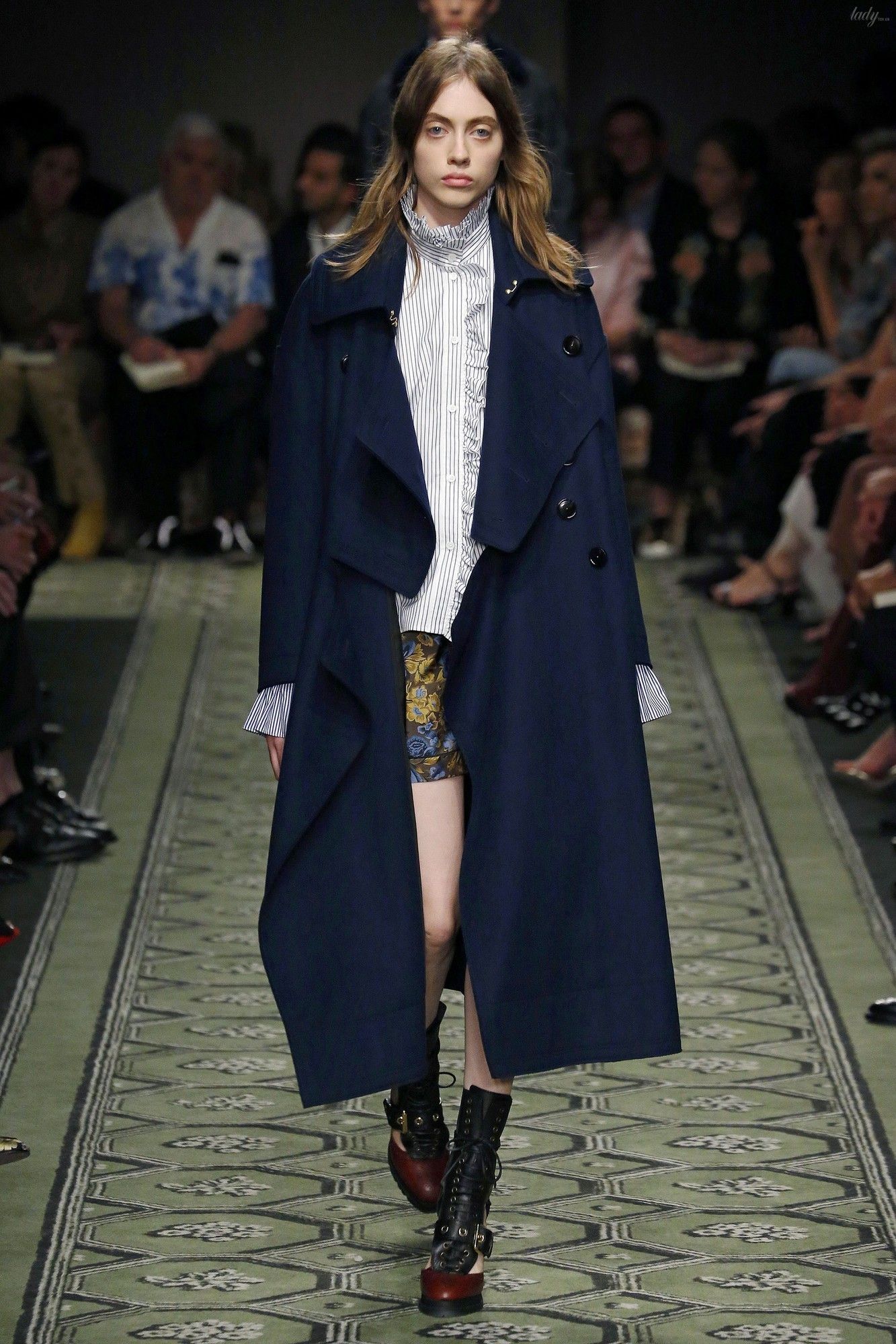 Коллекция Burberry прет-а-порте сезона весна-лето 2017_66