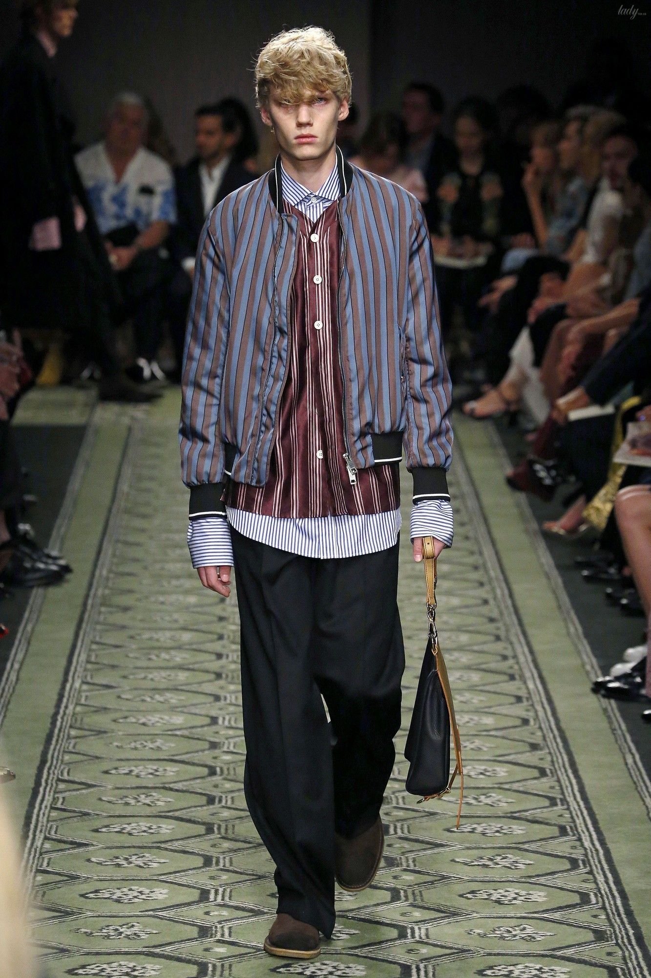 Коллекция Burberry прет-а-порте сезона весна-лето 2017_70