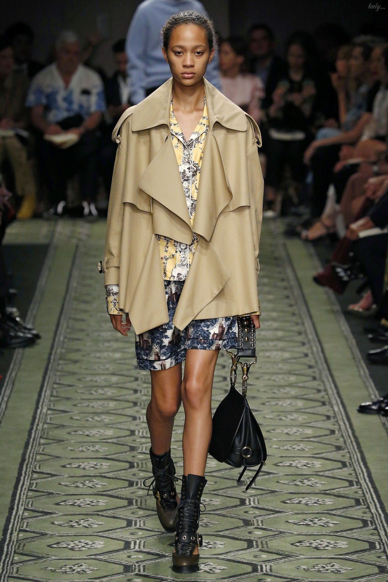 Коллекция Burberry прет-а-порте сезона весна-лето 2017_51