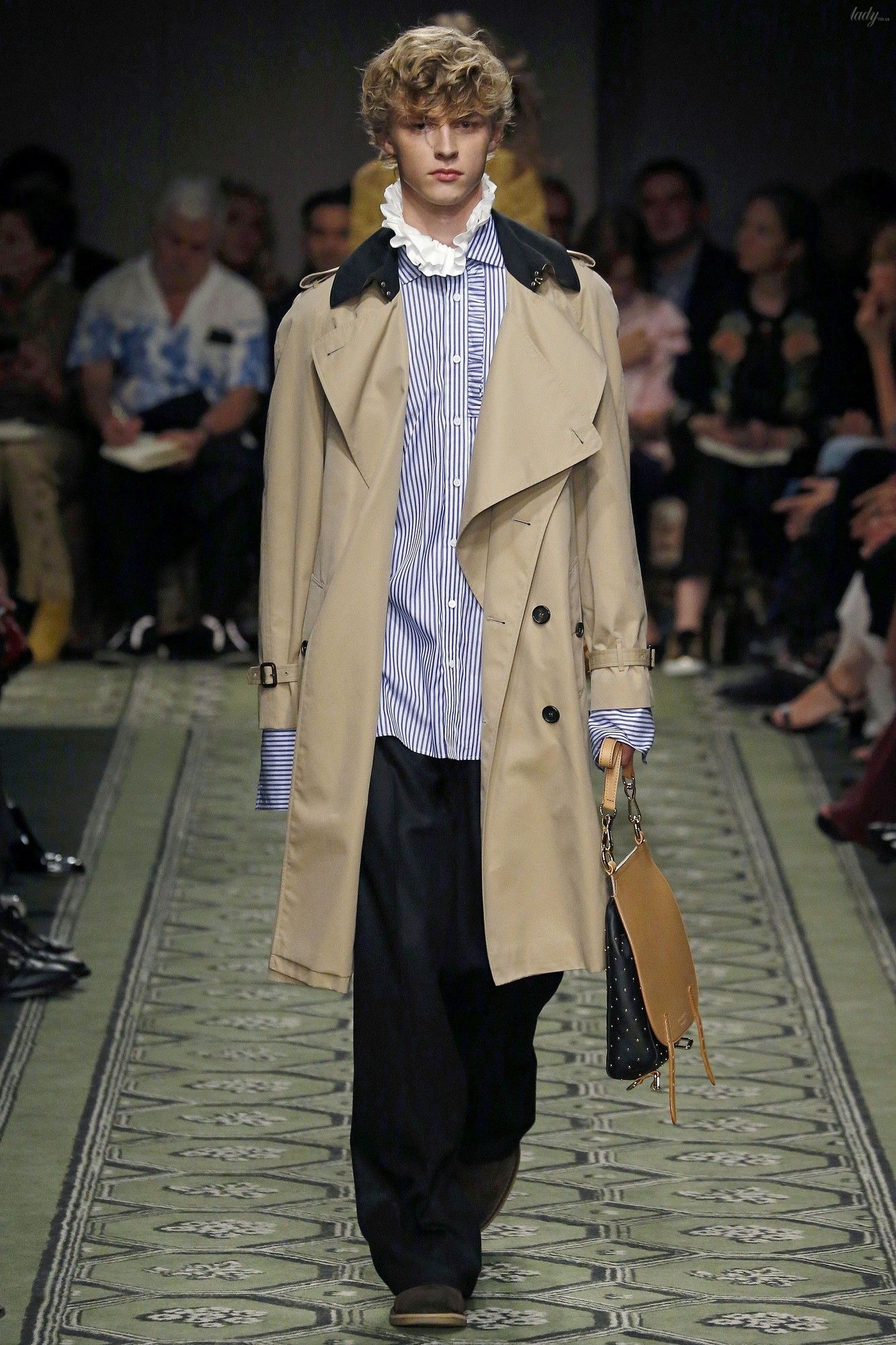 Коллекция Burberry прет-а-порте сезона весна-лето 2017_75