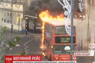 У Лондоні через палаючий автобус евакуювали вулицю