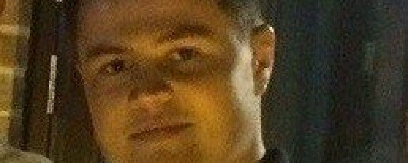 Британець помер після того, як послизнувся й забив голову поки проводжав кохану до зупинки