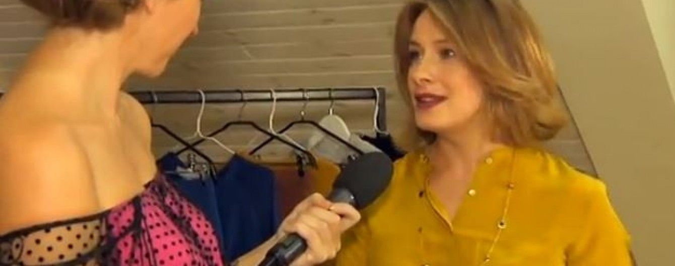 Олена Кравець підкладала подушку, аби прорекламувати свою колекцію для вагітних