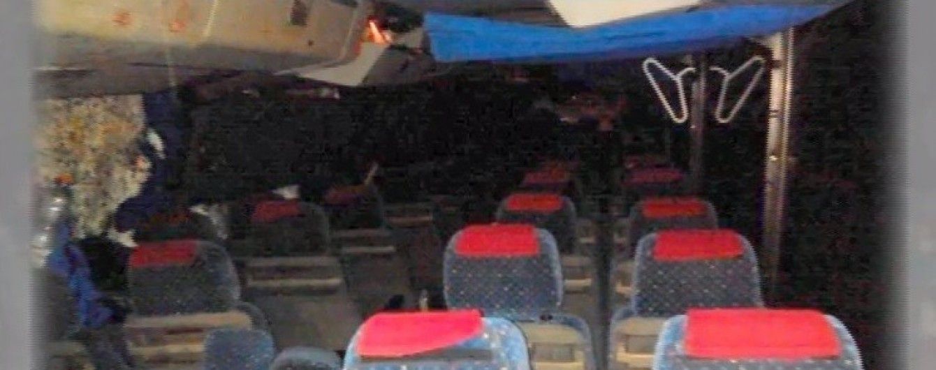 Біля Дніпра автобус збив людину і перекинувся