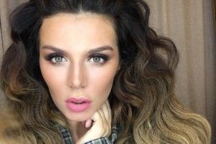 Закохана та щаслива Анна Сєдокова показала нового коханого-бороданя