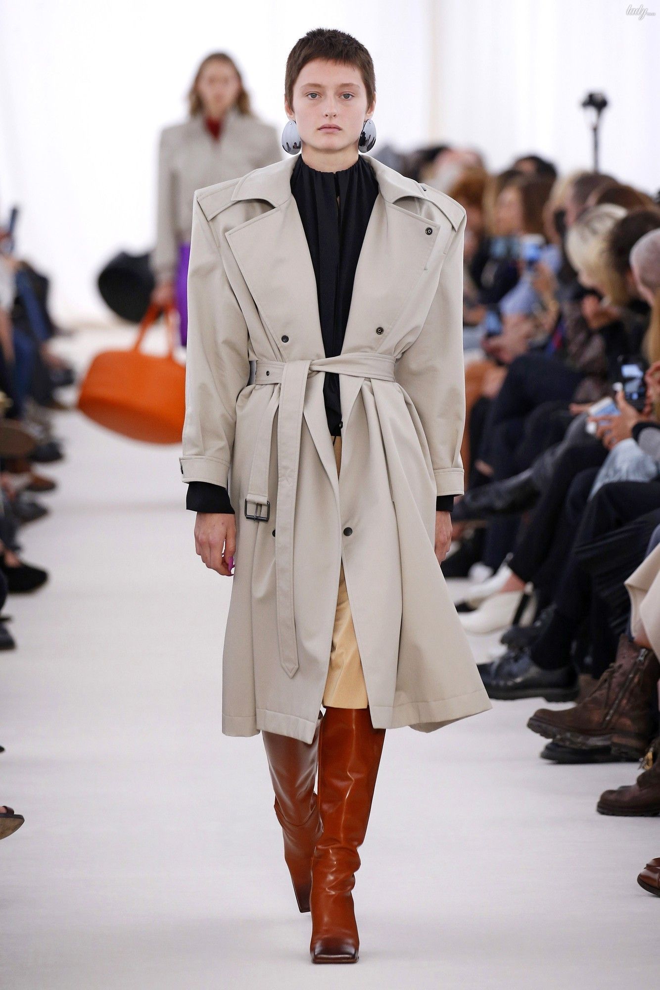 Коллекция Balenciaga прет-а-порте сезона весна-лето 2017_4