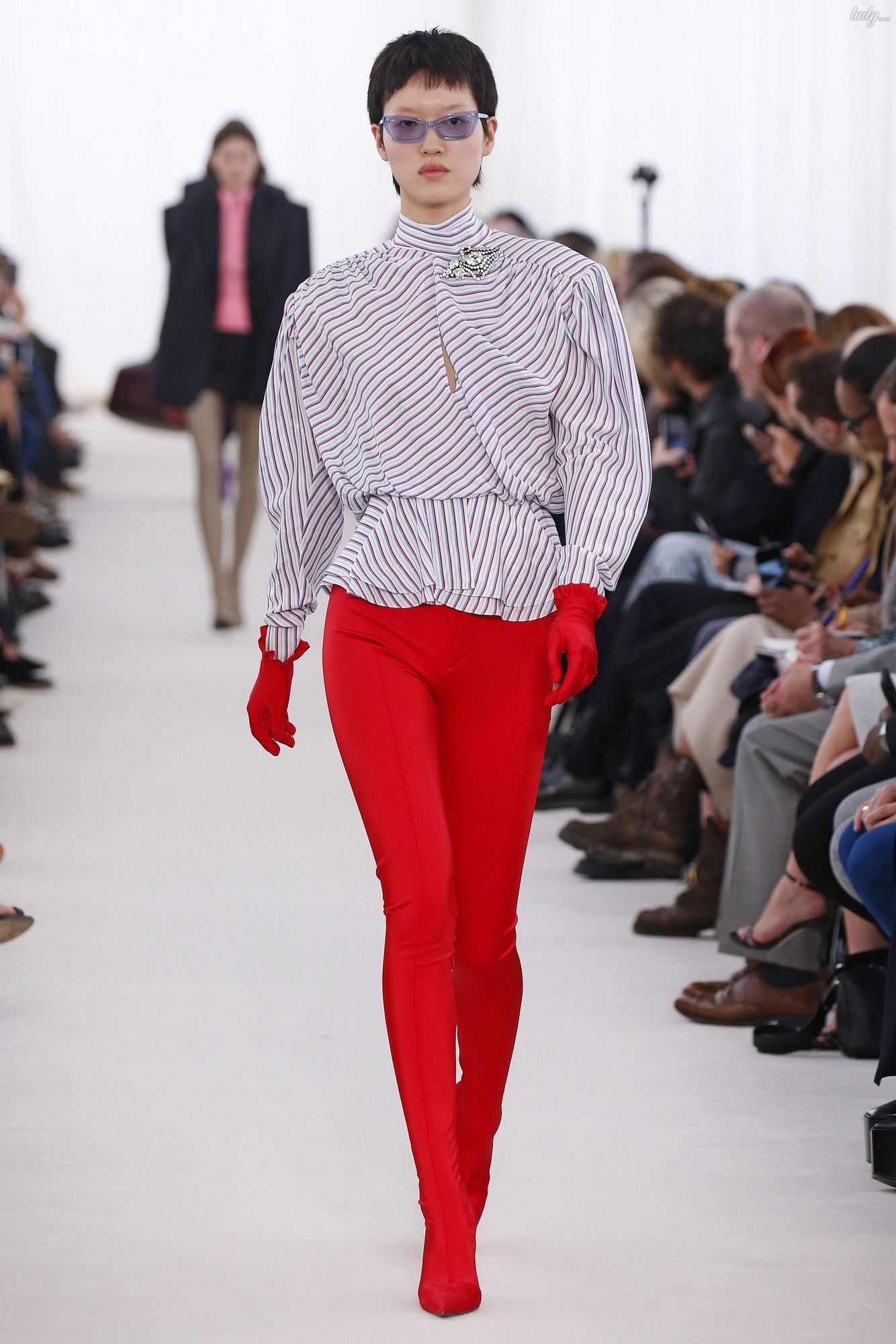 Коллекция Balenciaga прет-а-порте сезона весна-лето 2017_9