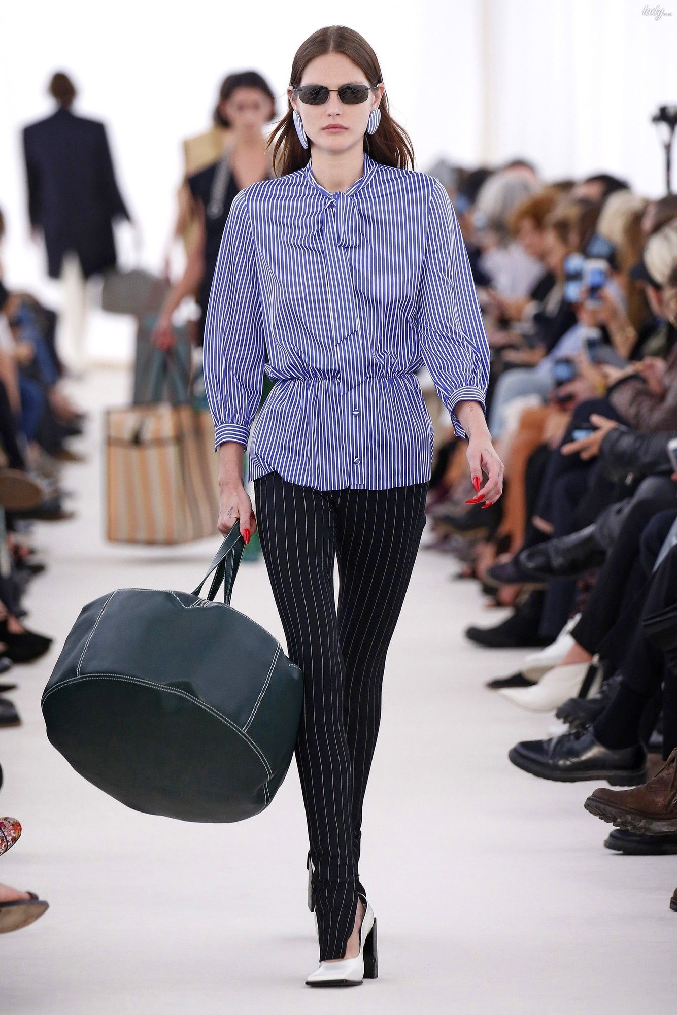 Коллекция Balenciaga прет-а-порте сезона весна-лето 2017_17