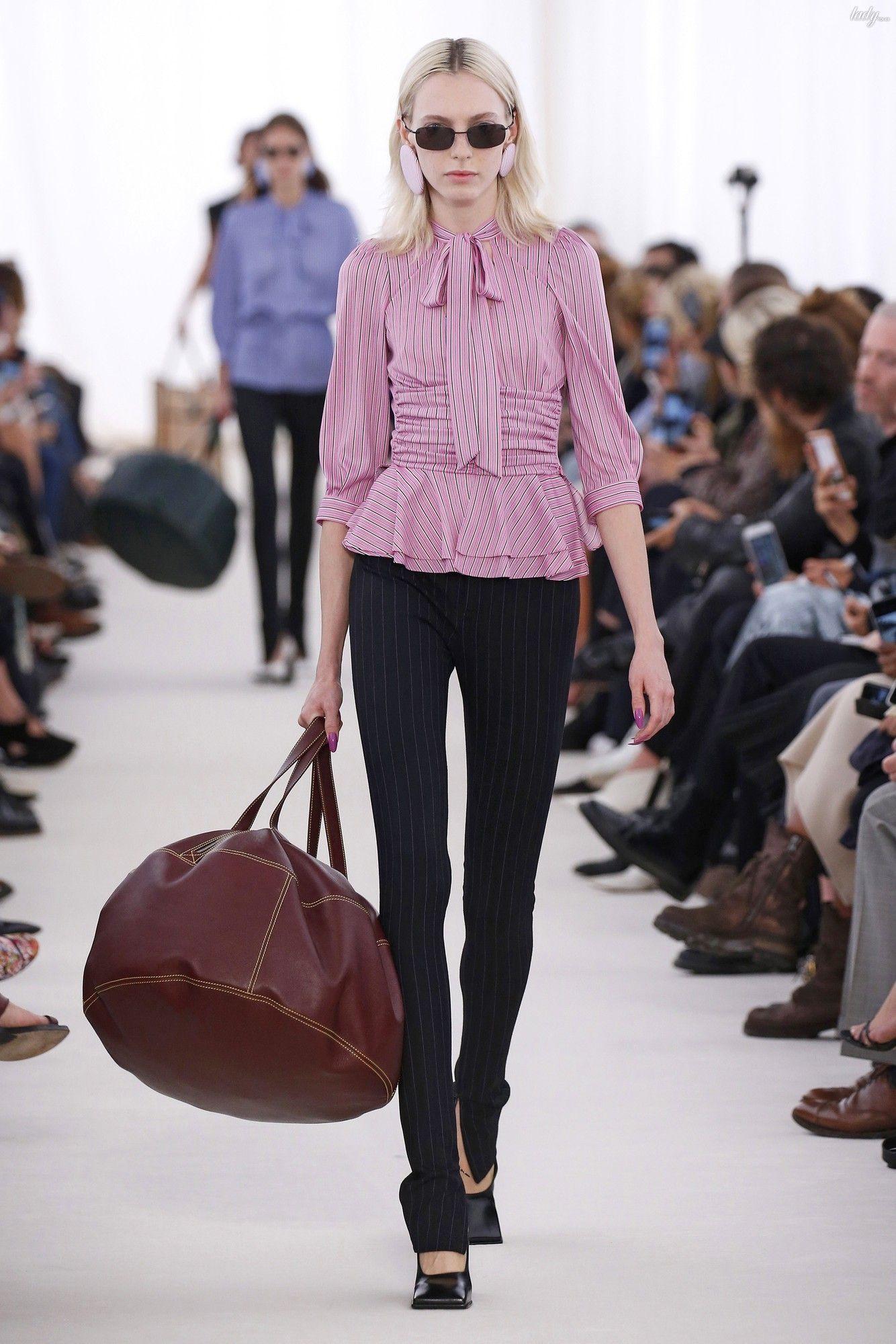Коллекция Balenciaga прет-а-порте сезона весна-лето 2017_16
