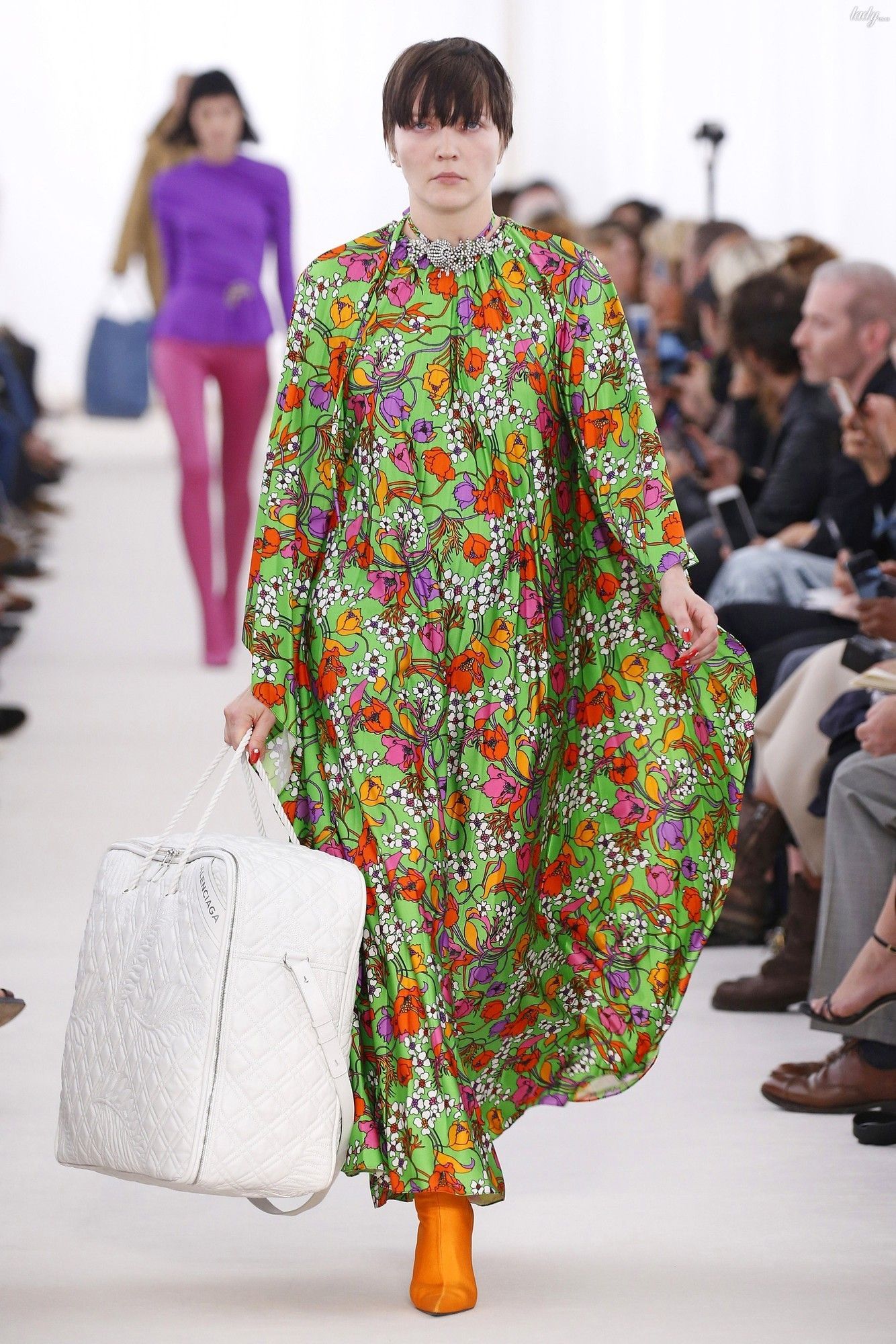 Коллекция Balenciaga прет-а-порте сезона весна-лето 2017_20