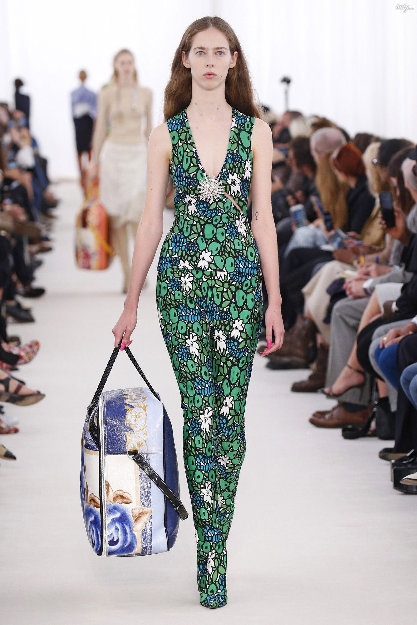 Коллекция Balenciaga прет-а-порте сезона весна-лето 2017_23