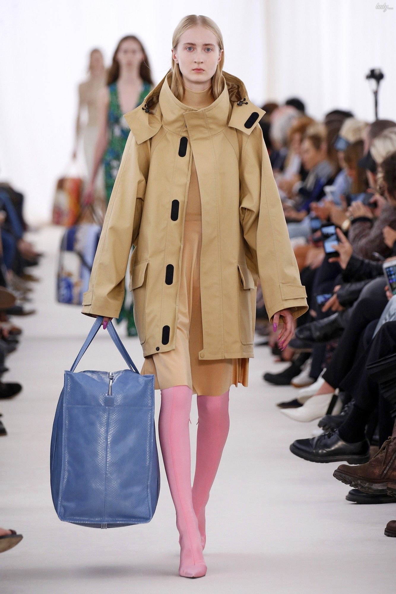 Коллекция Balenciaga прет-а-порте сезона весна-лето 2017_22
