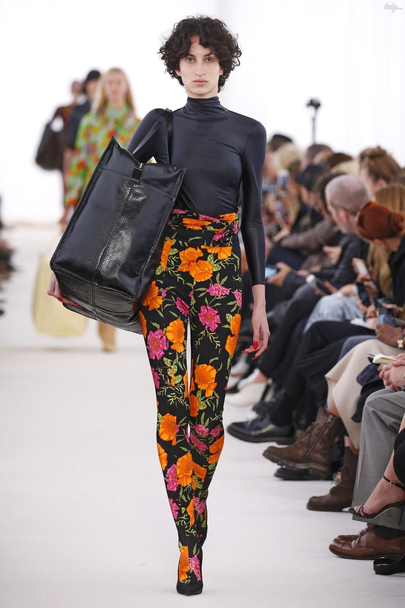 Коллекция Balenciaga прет-а-порте сезона весна-лето 2017_28