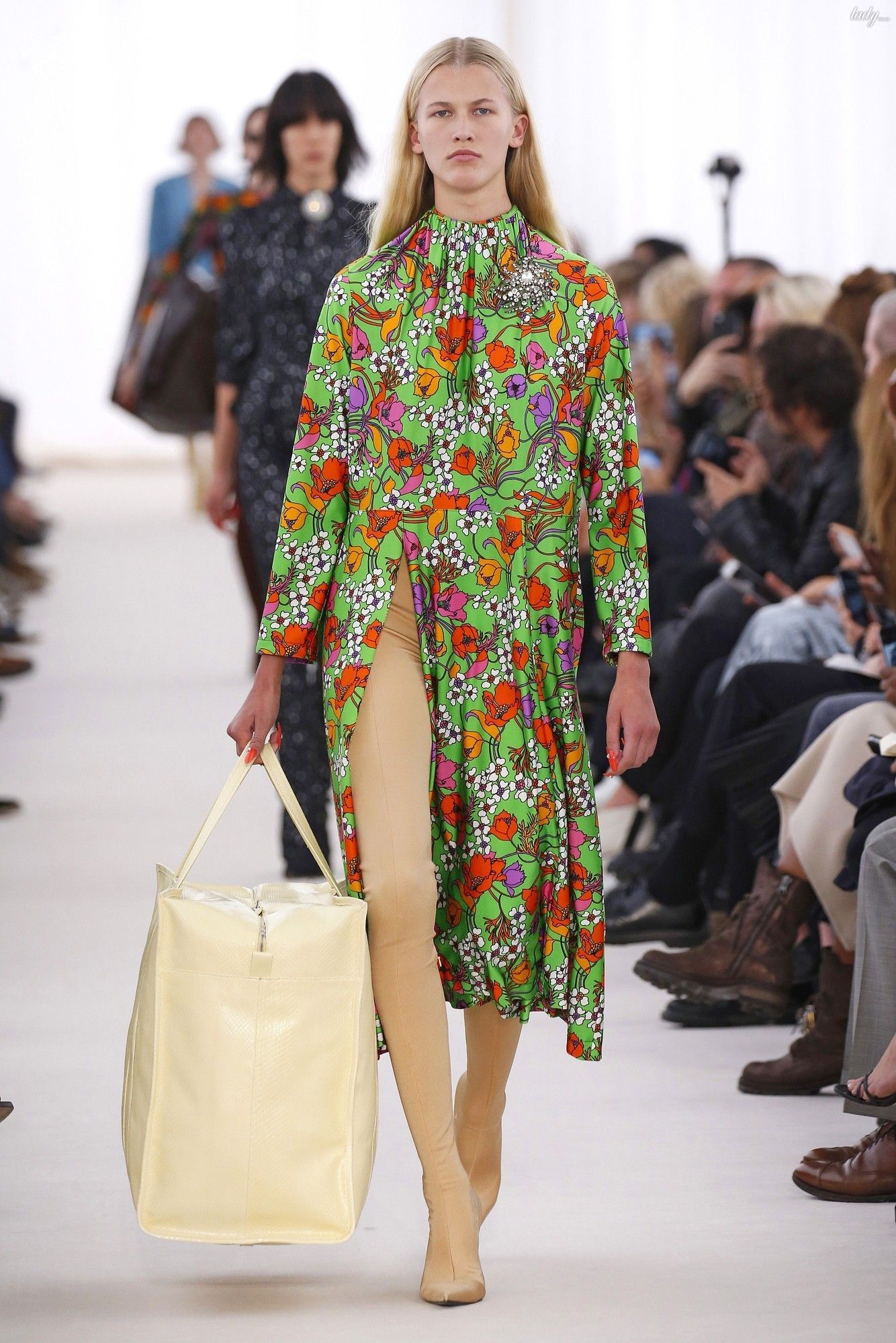 Коллекция Balenciaga прет-а-порте сезона весна-лето 2017_29