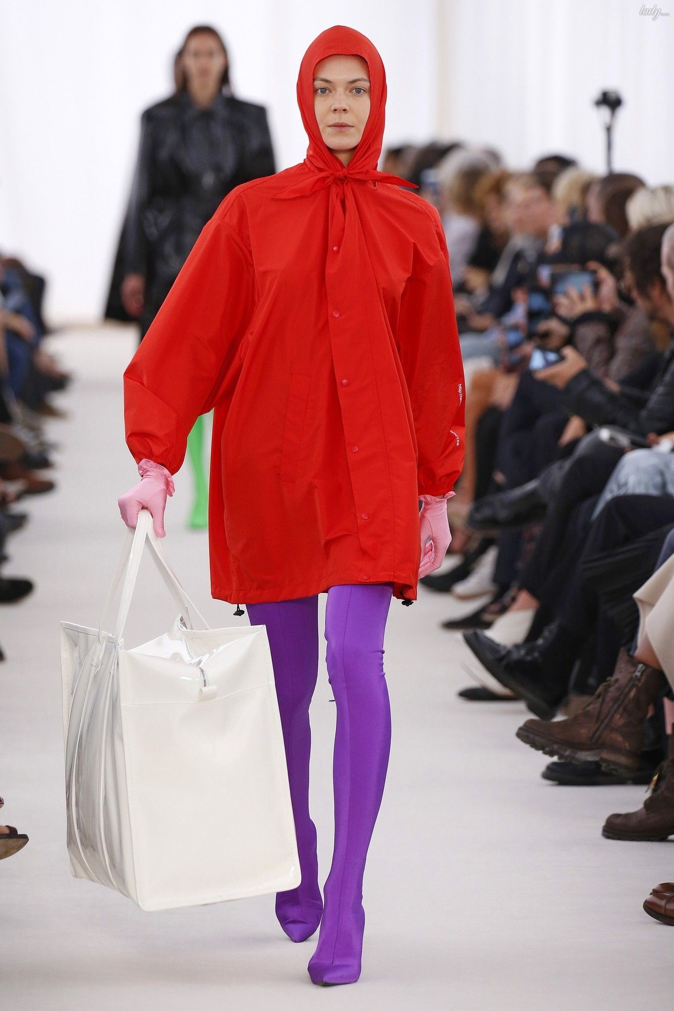 Коллекция Balenciaga прет-а-порте сезона весна-лето 2017_43