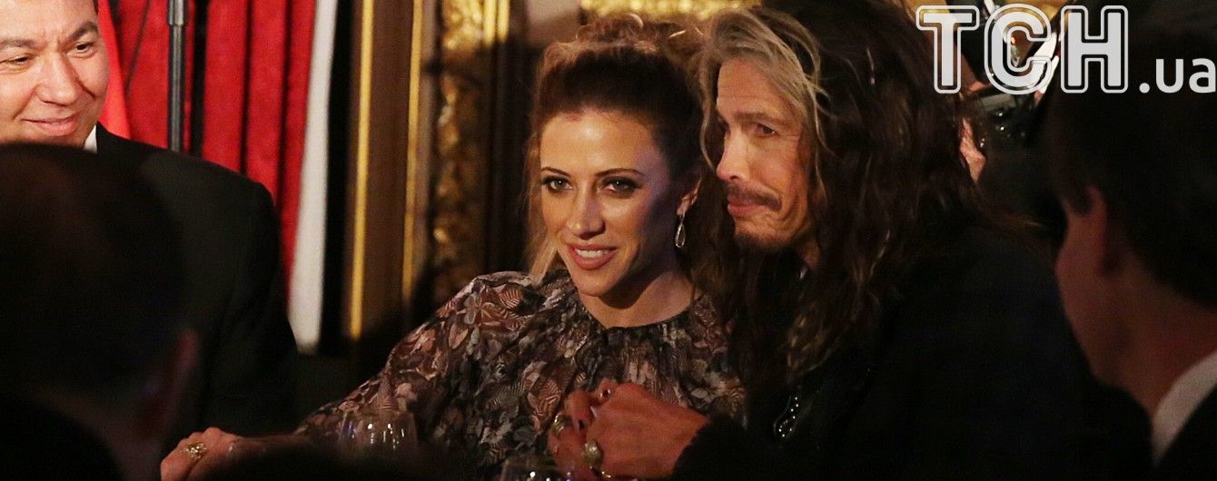 Фронтмен Aerosmith заручився із молодшою на 40 років від себе асистенткою – ЗМІ