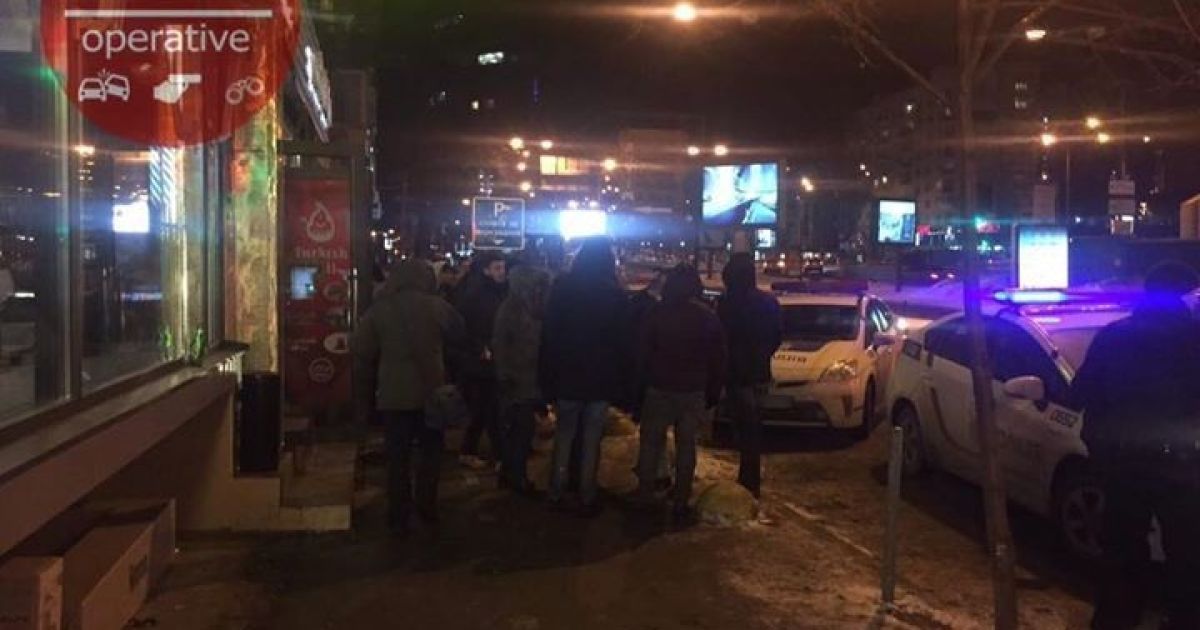В центре Киева местные футбольные фанаты подрались с турецкими болельщиками - соцсети