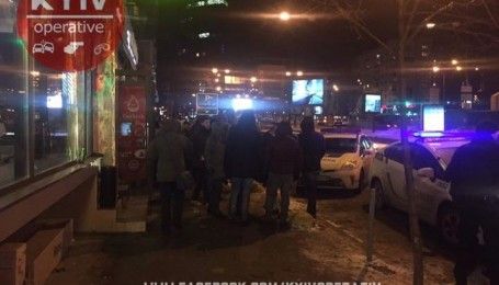 В центре Киева местные футбольные фанаты подрались с турецкими болельщиками - соцсети