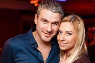 Закохані та щасливі: Матвієнко у купальнику наздоганяла Мірзояна у морі