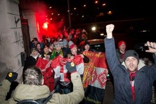 Відібрані у москвичів банери й вибухи петард. В Одесі відбулися сутички із фанами "МанЮнайтед"