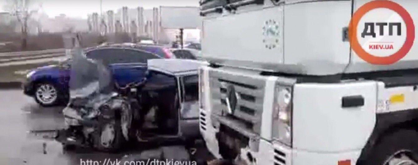 Водій фури назвав шоком смертельну ДТП на Дарницькому шосе в Києві