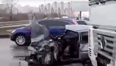 Смертельное ДТП в Киеве. Фура не разминулась с легковушкой