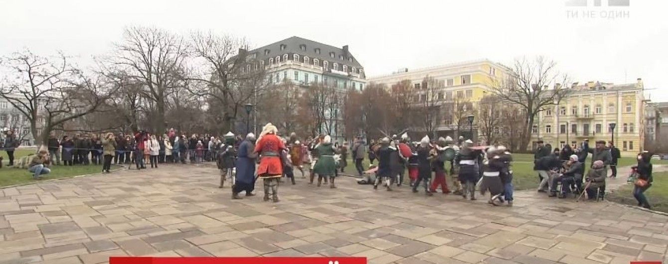 У центрі Києва видовищно реконструювали битву з монголо-татарами ХІІІ століття