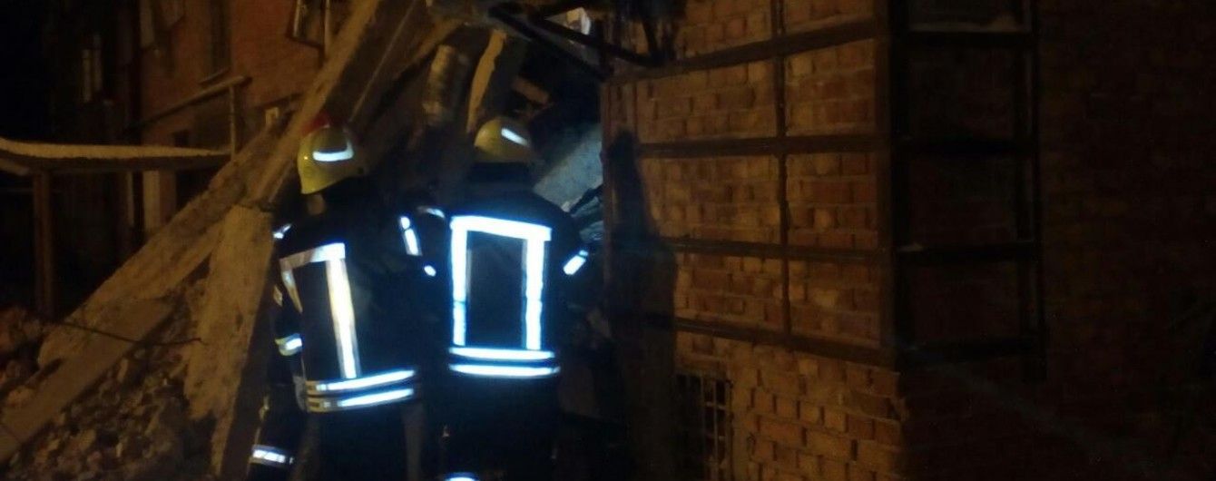 Все проблемное общежитие в Чернигове может обвалиться с минуты на минуту