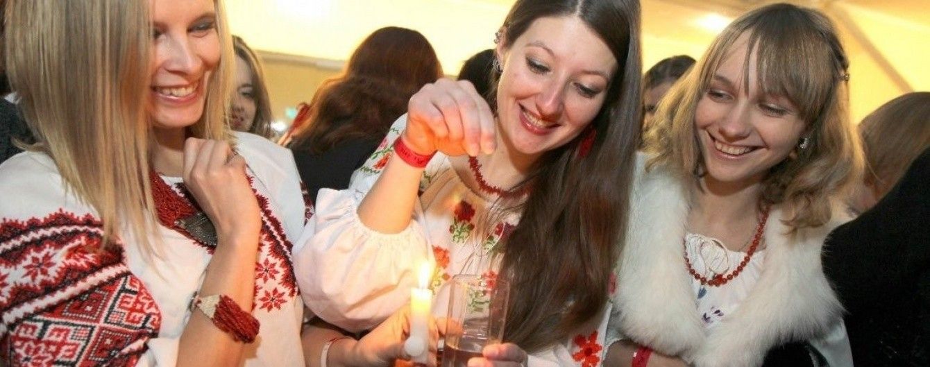 На цибулі, гребінці чи тінях. Як ворожити на коханого у День Андрія