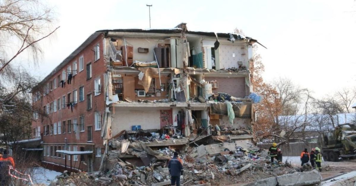 Відремонтований після обвалу гуртожиток в Чернігові покрився новими тріщинами