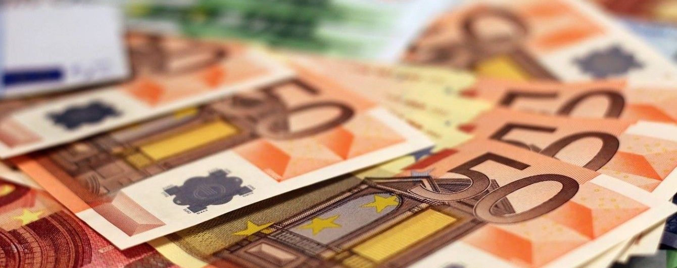 Курс валют на 9 квітня: євро впав нижче 30 гривень. Інфографіка