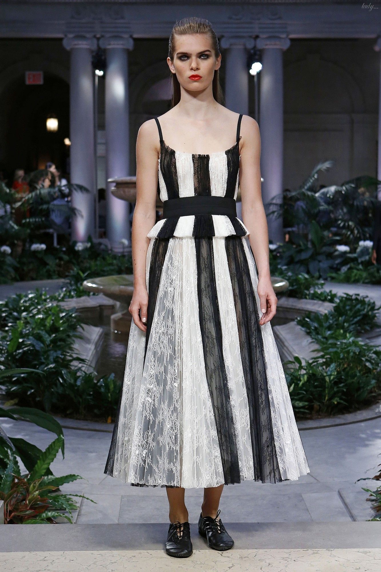Коллекция Carolina Herrera прет-а-порте сезона весна-лето 2017_21