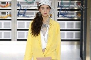 Спортивно-молодежная коллекция Chanel сезона весна-лето 2017