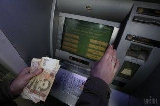 "ПриватБанк" временно полностью приостановит работу банкоматов, терминалов и интернет-расчетов