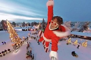 Різдвяний рок та видовищне відео польоту екстремала на дроні. Тренди Мережі