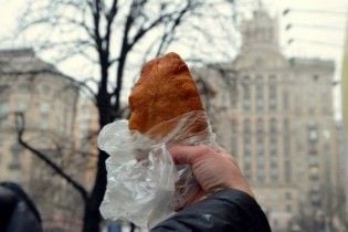 У столиці вкотре подорожчав відомий фастфуд "київська перепічка"