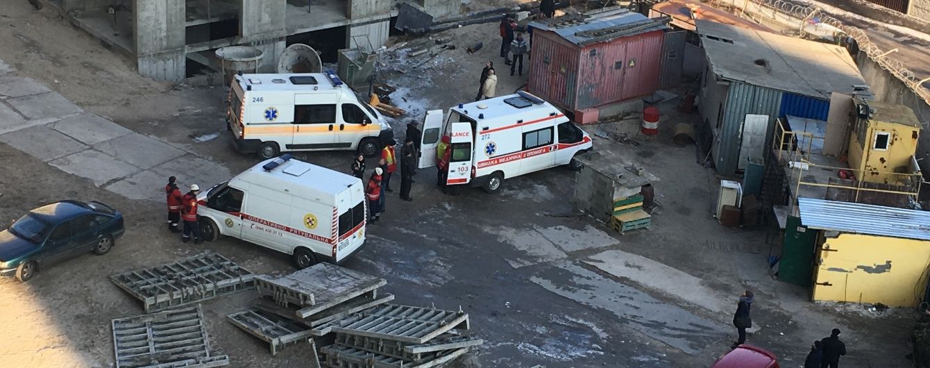 У Києві на будівництві частина крана вбила людину