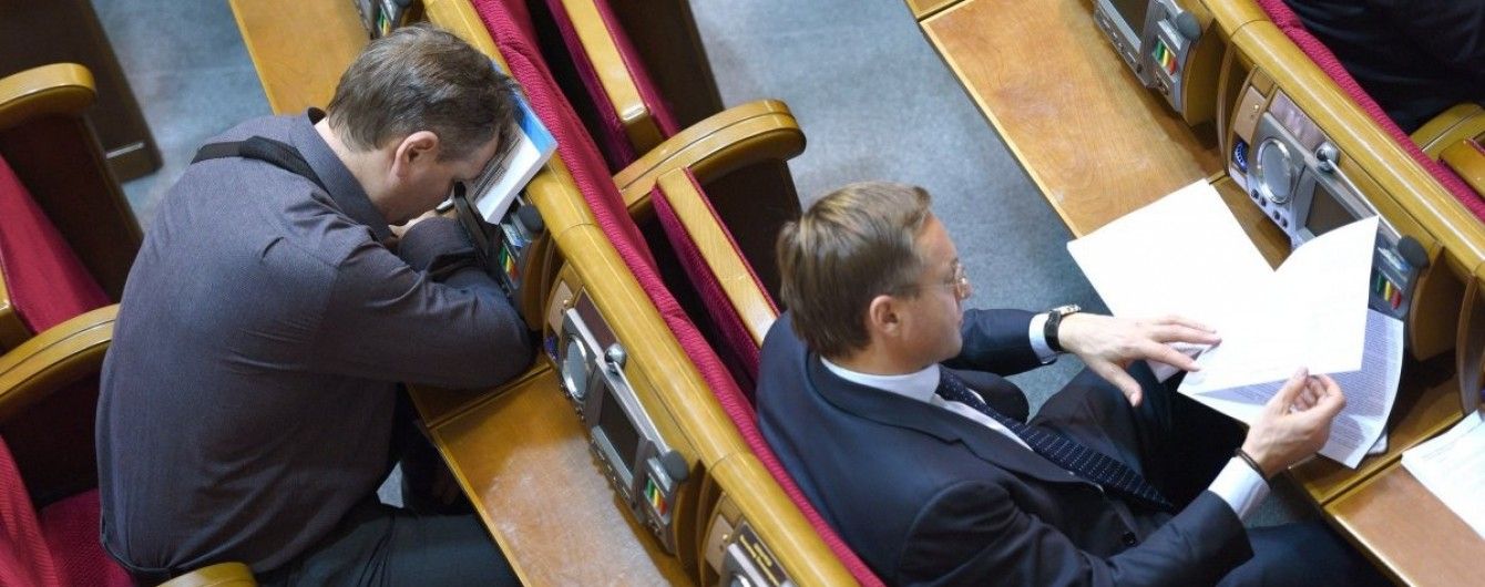 Наступити на Конституцію або собі на горло: у ВР забуксував закон про антикорупційний суд