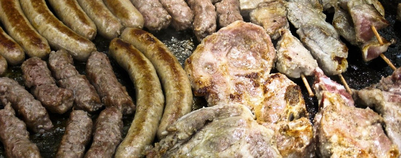 Надлишок сої та консервантів. Які небезпеки приховують копчені ковбаси