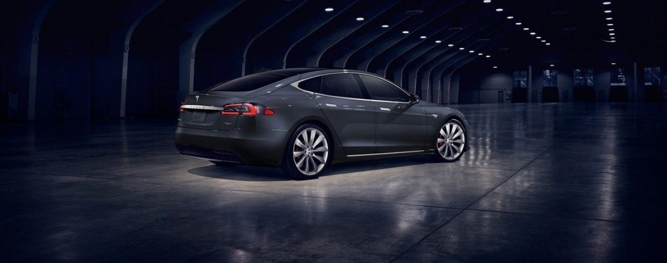 Tesla отзывает более 120 тысяч автомобилей