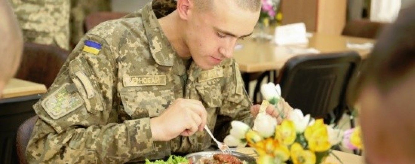 Годувати по-новому: Кабмін прийняв рішення про фундаментальну реформу харчування в українській армії