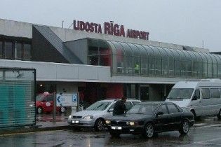 У Ризі здійснив аварійну посадку літак з несправним шасі