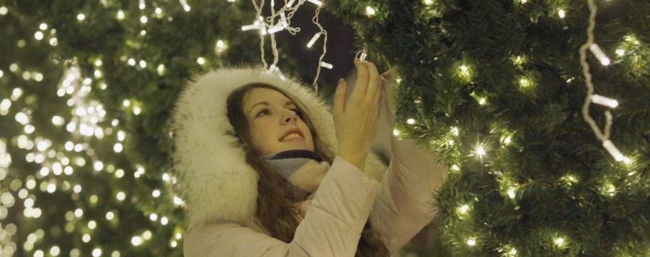 Зомбі-ялинка. Після насмішок у Facebook київські комунальники видалили пост із різдвяним "креативом"