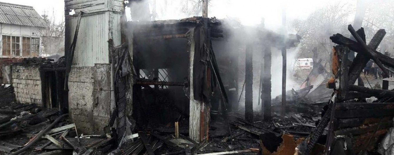 У Києві під час пожежі у приватному будинку загинули четверо дітей