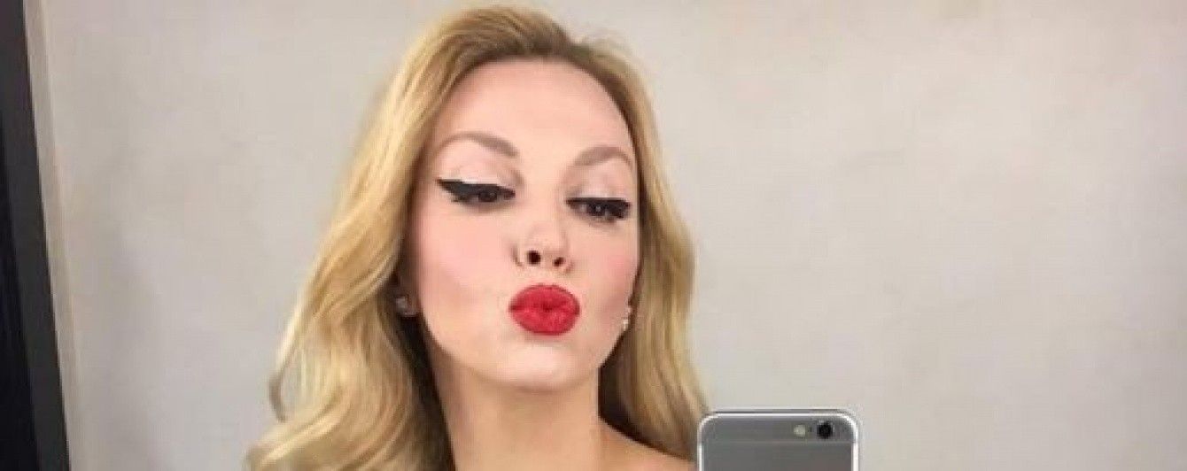 Оля Полякова показала плоский живот