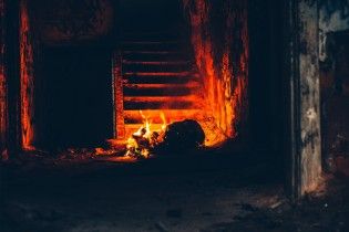 Жители сгоревшей 4-этажки в Одессе вынуждены жить без воды и света