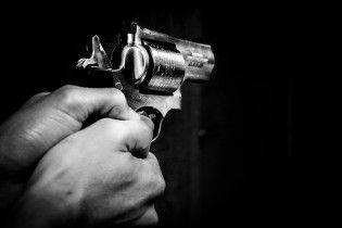 У зоні АТО військовий через необережність застрелив товариша по службі