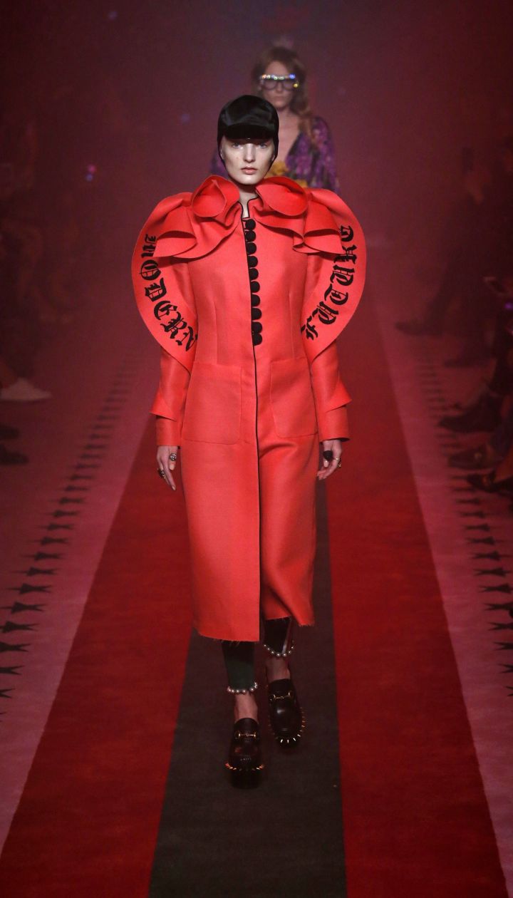Модный дом Gucci показал наряды, созданные для тура Florence The Machine изображения Модный дом Gucci показал наряды, созданные для тура Florence The Machine изоражения