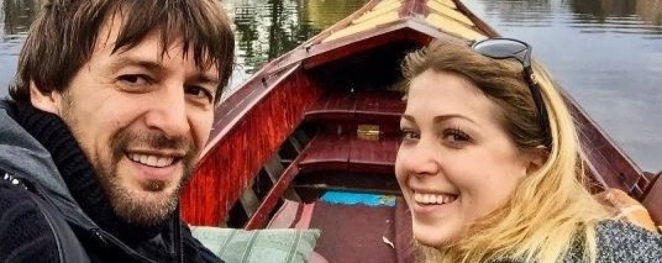 Оперативники намагалися вручити повістку коханій Шовковського в аеропорту