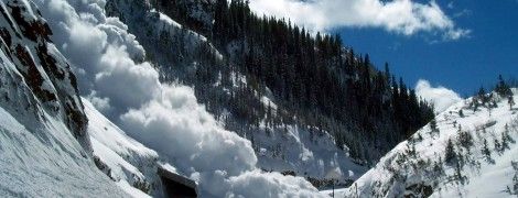 У Карпатах можливі сходження лавин. Поради туристам в інфографіці